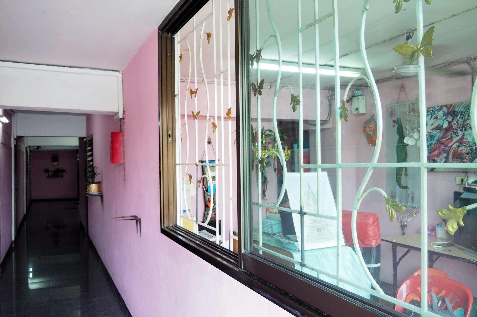 Wind Inn Bangkok Exterior foto